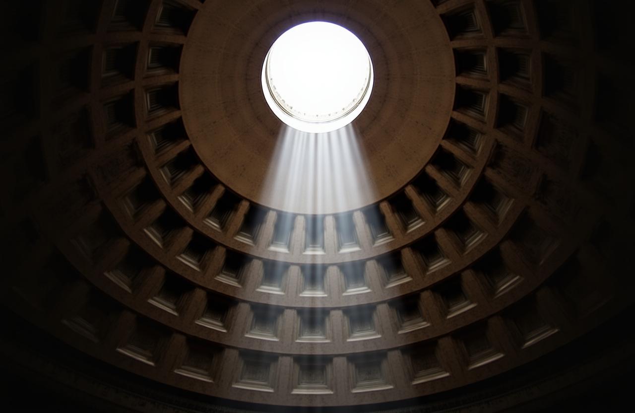 L'occhio del Pantheon visto dall'interno con raggio di sole